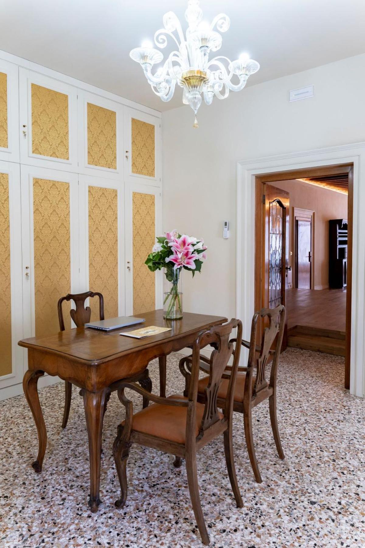 Palazzo Titti Rialto Suites البندقية المظهر الخارجي الصورة